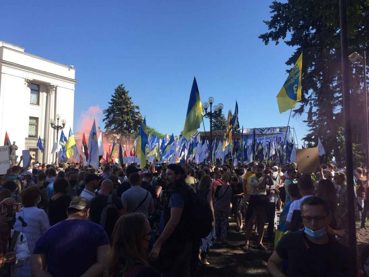 В Киеве националисты подрались с полицией из-за языка