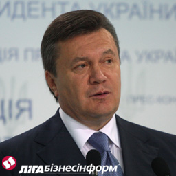 Янукович трудоустроил уволенных замов министров