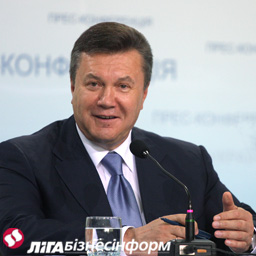 Янукович поздравил украинок с 8 марта
