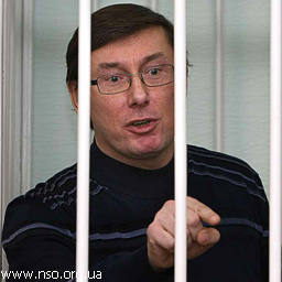 У Пшонки считают, что Луценко своей голодовкой давит на суд и прокуратуру