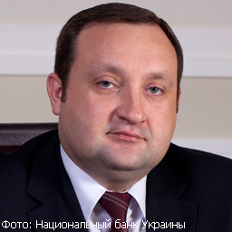 Арбузов говорит, что хочет помочь Азарову сдержать инфляцию