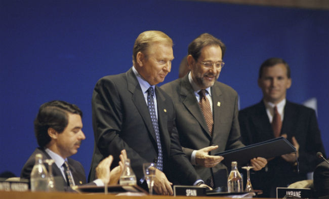 9 июля 1997 года НАТО и Украина подписали Хартию об Особом партнерстве на встрече НАТО на высшем уровне в Мадриде. &copy; NATO