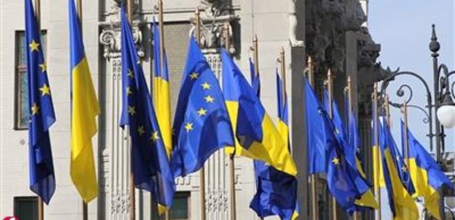 Украина отдаляется от европерспективы, - посол Германии - Фото