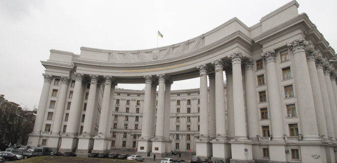 Посольства Украины переходят на особый режим. Заболел один из дипломатов - МИД - Фото