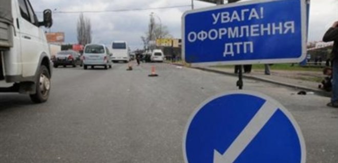 Мониторинг СМИ: в двойном ДТП под Киевом разбились пять авто - Фото