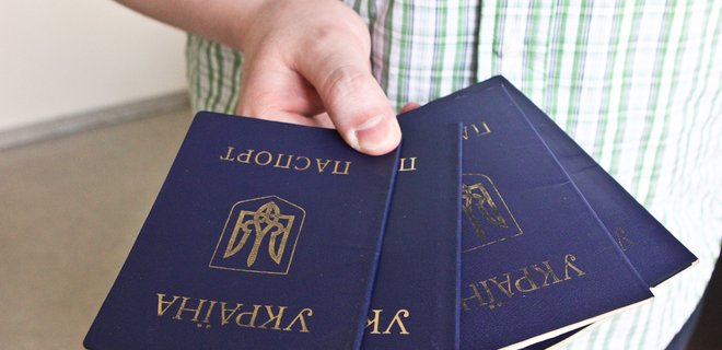 Сколько крымчан оформили паспорта Украины за 4 года: статистика - Фото
