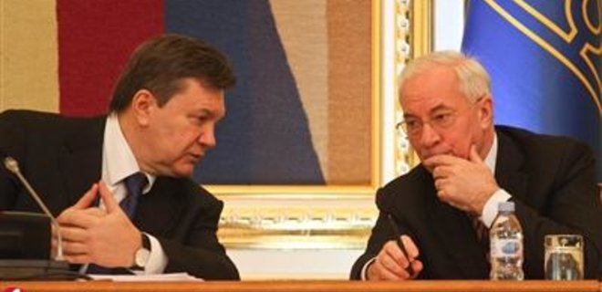 Янукович отпустил Азарова на выборы - Фото