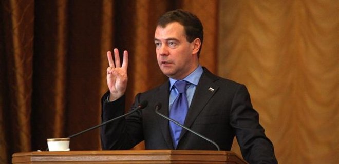 Медведев призвал Украину отказаться от Евросоюза - Фото
