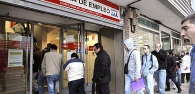  В еврозоне впервые за два года упало число безработных  - Фото