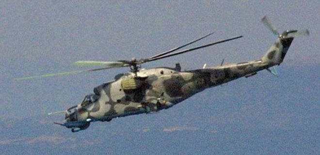 Украинский военный вертолет совершил жесткую посадку, - СМИ - Фото