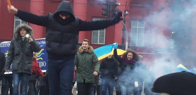 В Киеве колонна студентов двинулась на Майдан - Фото