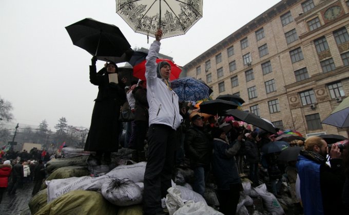Активисты Майдана поддержали российский телеканал Дождь: фото