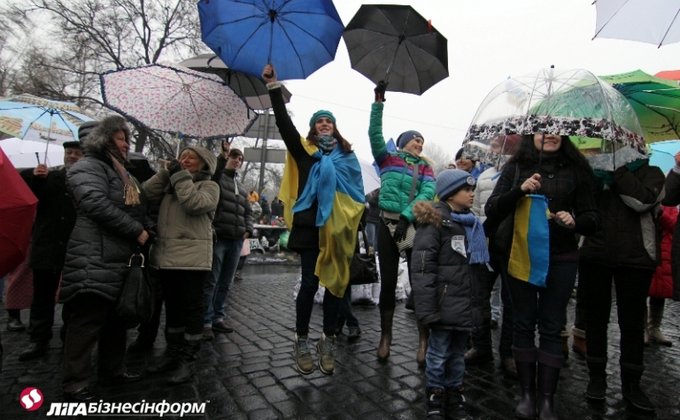 Активисты Майдана поддержали российский телеканал Дождь: фото
