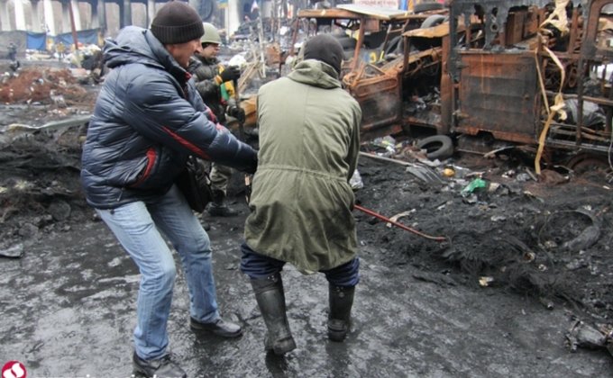 На Грушевского корректируют баррикады, силовики отошли к Кабмину