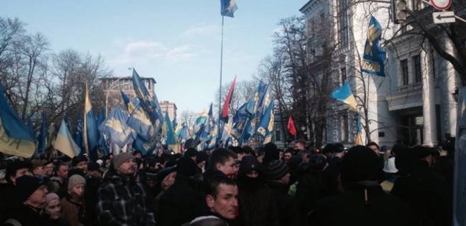 Колонна активистов Евромайдана отправилась к Верховной Раде - Фото