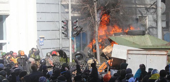 Запад осуждает насилие в Киеве и призывает к диалогу - Фото