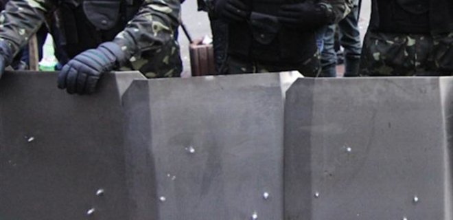 Во Львове митингующие захватили облуправление МВД - Фото