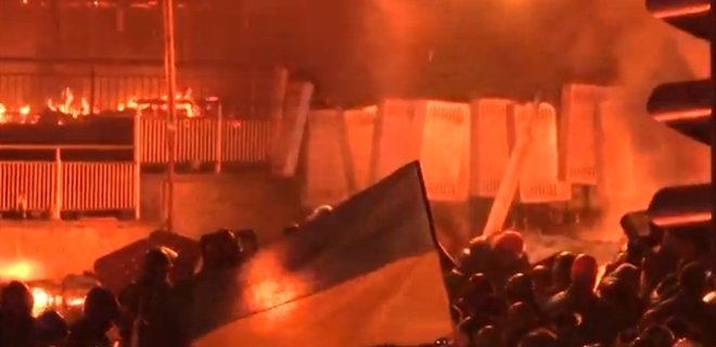 Возле Михайловской площади в Киеве собрались около 200 силовиков - Фото