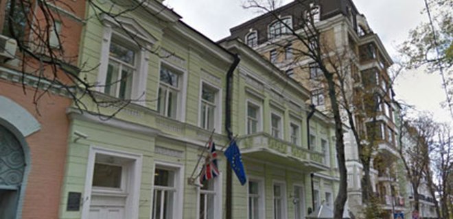 В Киеве приостановили свою работу посольства Британии и Канады - Фото