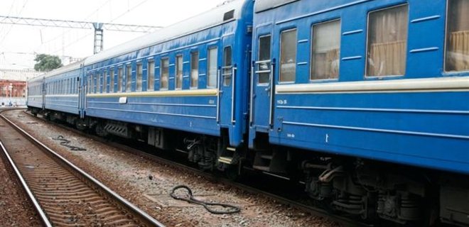 В Днепропетровской области жители остановили поезд с десантникам - Фото