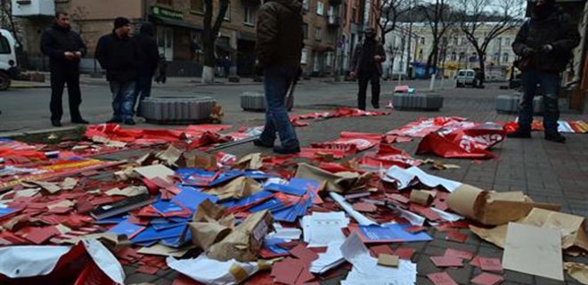 В Киеве неизвестные устроили погром в офисе Компартии - Фото