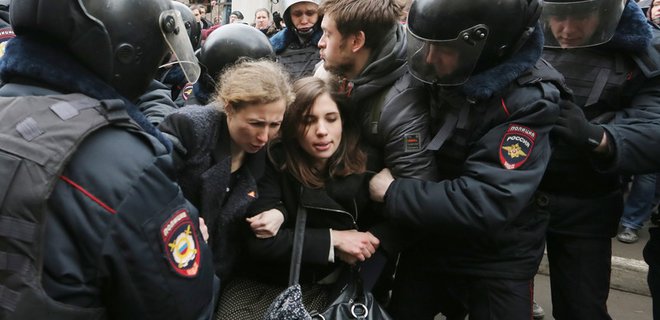 Более 400 человек задержаны в Москве и Петербурге - Фото
