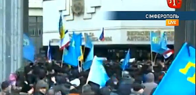 Крымские татары заняли все подходы к Раде Крыма - Фото