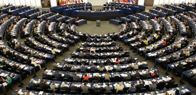 Европарламент призвал ввести санкции против Януковича - Фото