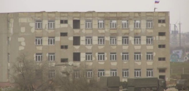 20 единиц техники от Керченской переправы прошли вглубь Крыма - Фото