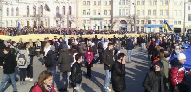 В Харькове 10 тысяч человек вышли на антивоенное шествие - Фото