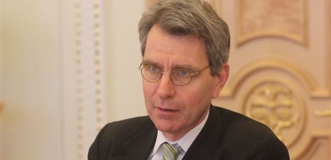 США настаивают на мирном решении крымского кризиса - посол - Фото