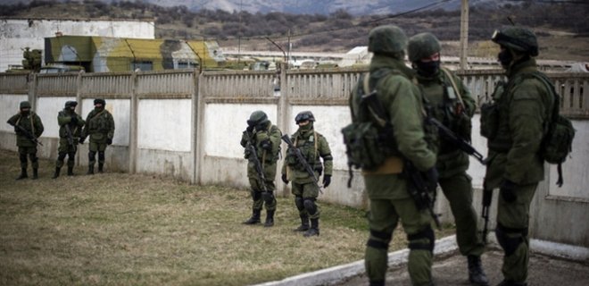 В Инкермане российские военные заблокировали оружейную базу - Фото