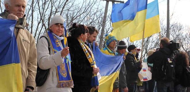 Более 40 тысяч жителей Крыма провели акцию против референдума  - Фото