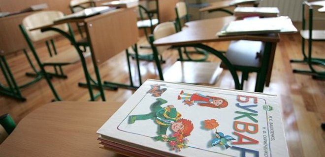 Крымских школьников хотят с осени обучать по российским учебникам - Фото