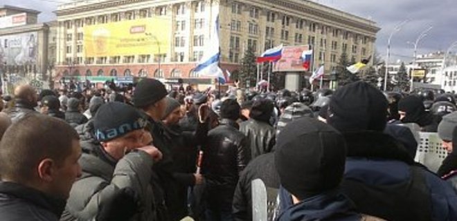 В Харькове 300 демонстрантов потребовали провести федерализацию  - Фото