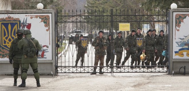 Украинские морпехи: покинем Крым только с оружием и знаменами - Фото