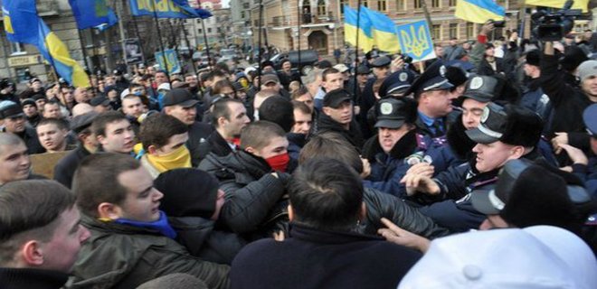 В Одессе подрались противники и сторонники Евромайдана - Фото