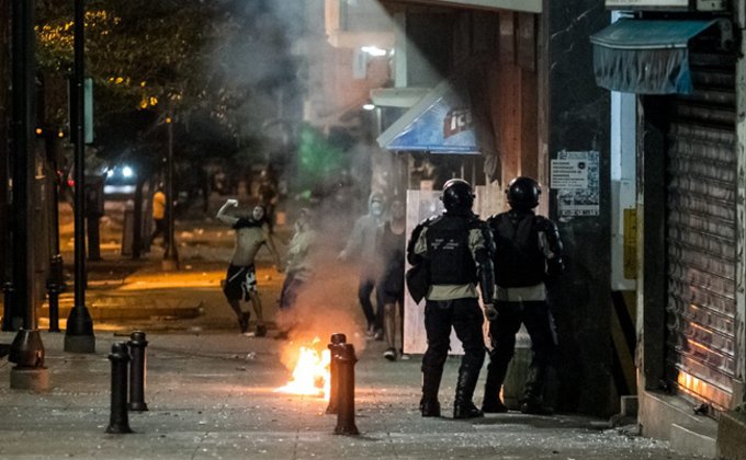 Антиправительственные протесты в Венесуэле: погибли 37 человек  