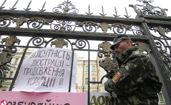 Активисты блокируют экстренный съезд Верховного Суда Украины