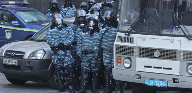 К митингующим возле управления МВД в Донецке приехал 
