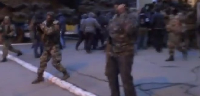 Сепаратисты покинули здание горотдела милиции в Краматорске - Фото