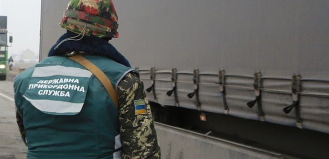 Украинские пограничники задержали севастопольцев с 5 млн. грн. - Фото