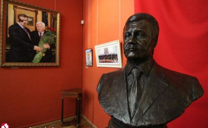 "Искусство" из домов Януковича и Пшонки выставили в музее Киева