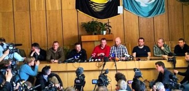 Все захваченные в плен в Славянске члены миссии ОБСЕ освобождены - Фото