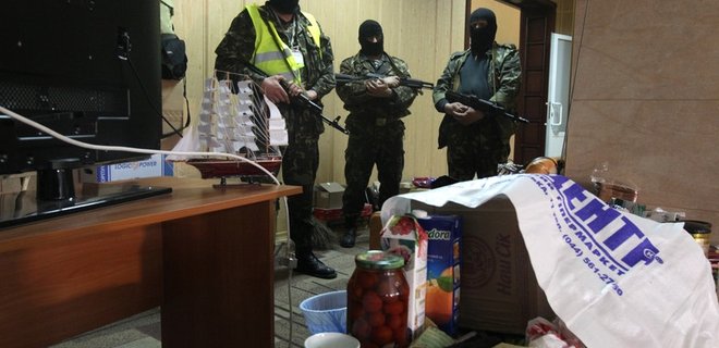 Террористы штурмовали горотдел милиции в Ровеньках - Фото
