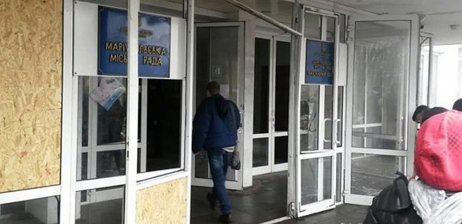 В Мариуполе боевики добровольно покинули здание горсовета - Фото