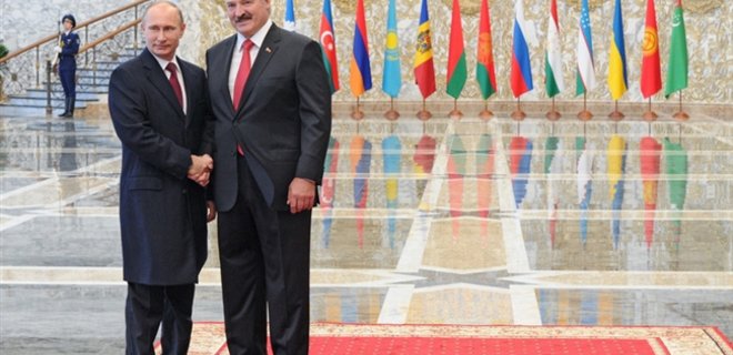 РФ пообещала  Беларуси $2 млрд. кредита и отмену пошлин на нефть - Фото