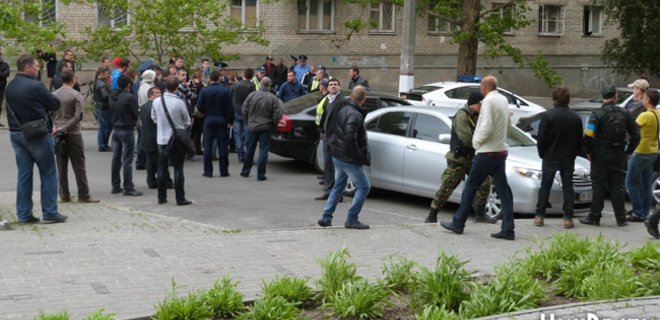 В Николаеве задержали девять человек с опасными предметами - Фото
