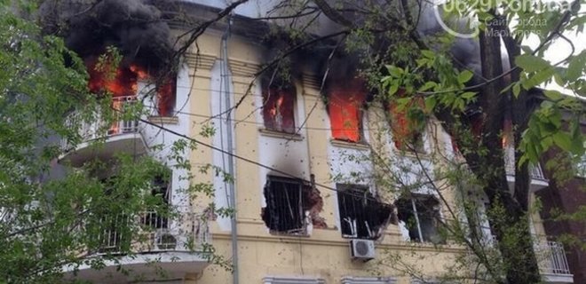 В Мариуполе здание ГУВД полностью выгорело - Фото