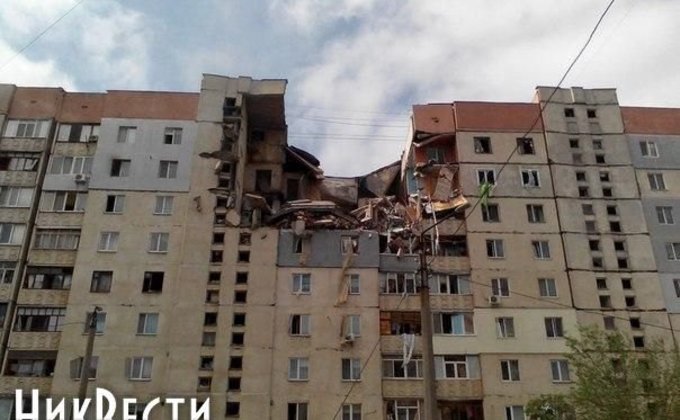 Взрыв дома в Николаеве: разрушены три этажа, завалены машины 